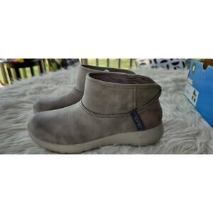 4031) Skechers Women's Slip-Ins: On the Go: Joy Ready Set Chukka Boots Size US 6